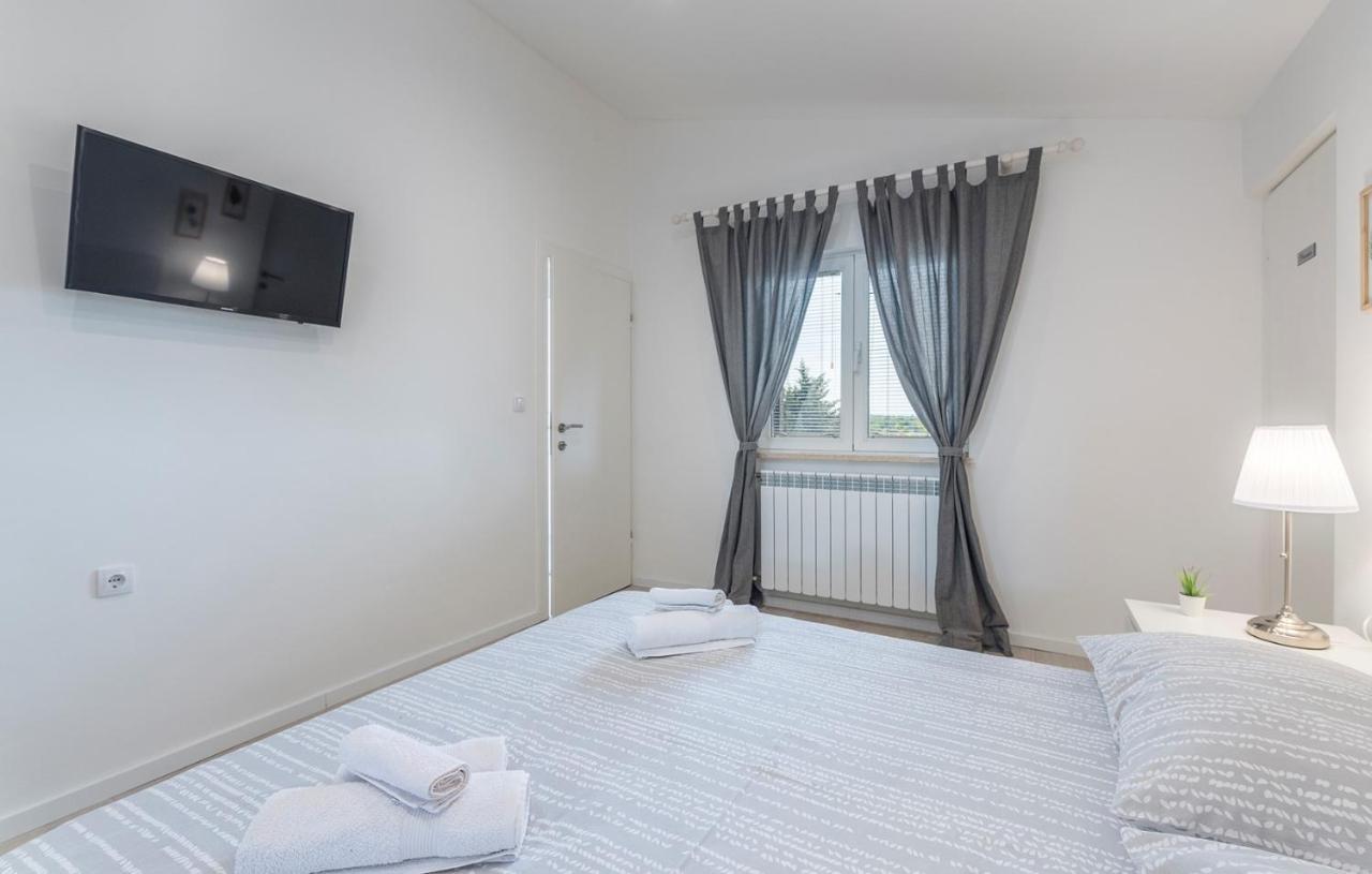 Apartments Saladinka Cervar-Porat Luaran gambar